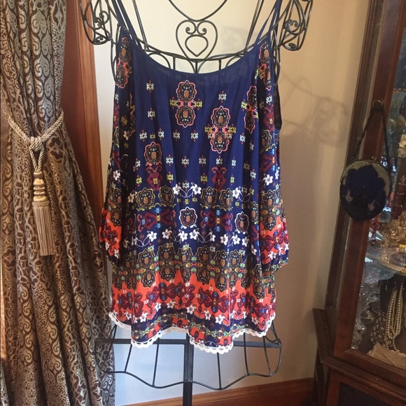 Lily star cold shoulder top - Picture 2 of 8